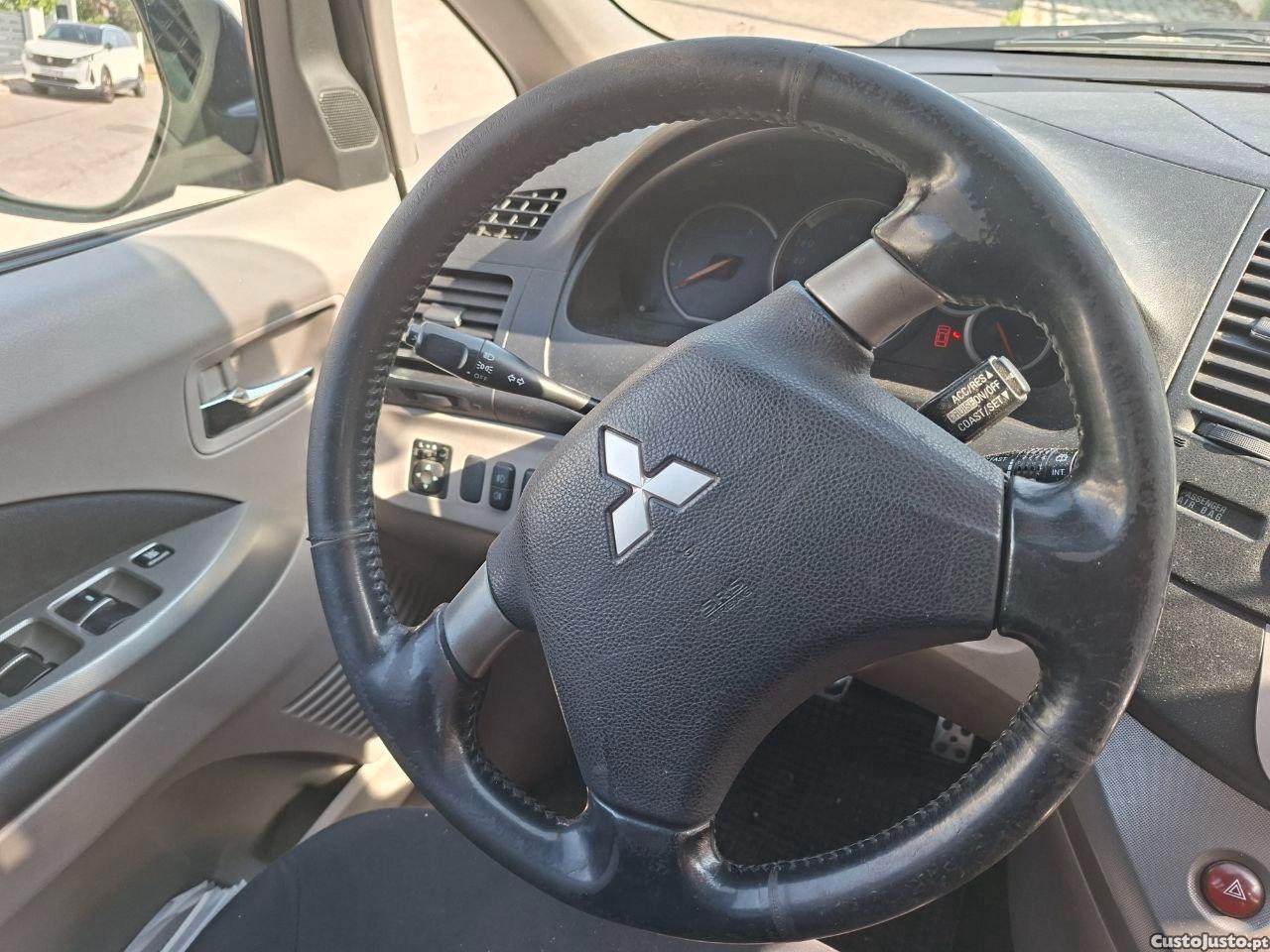 Mitsubishi Grandis 2.0 DI-D — photo 2