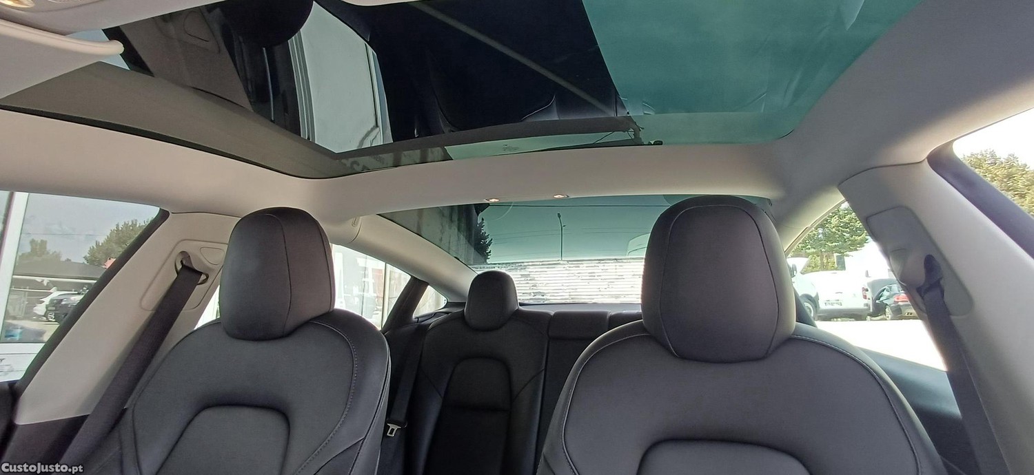 Tesla Model 3 standard Range Plus RWD — fotografia 2