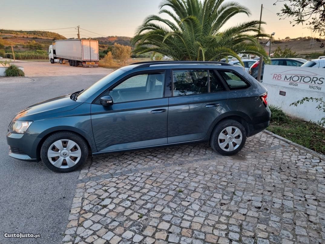 Skoda Fabia 1.4 Break Active — fotografia 9
