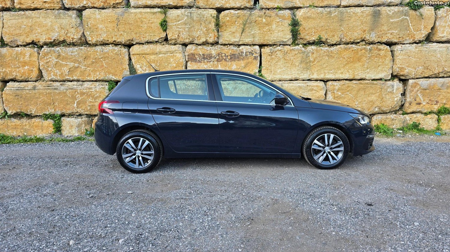 Peugeot 308 1.5 BlueHDi Allure — fotografia 27