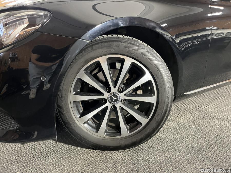 Mercedes-Benz E 220 d T 9G-TRONIC Avantg — fotografia 19