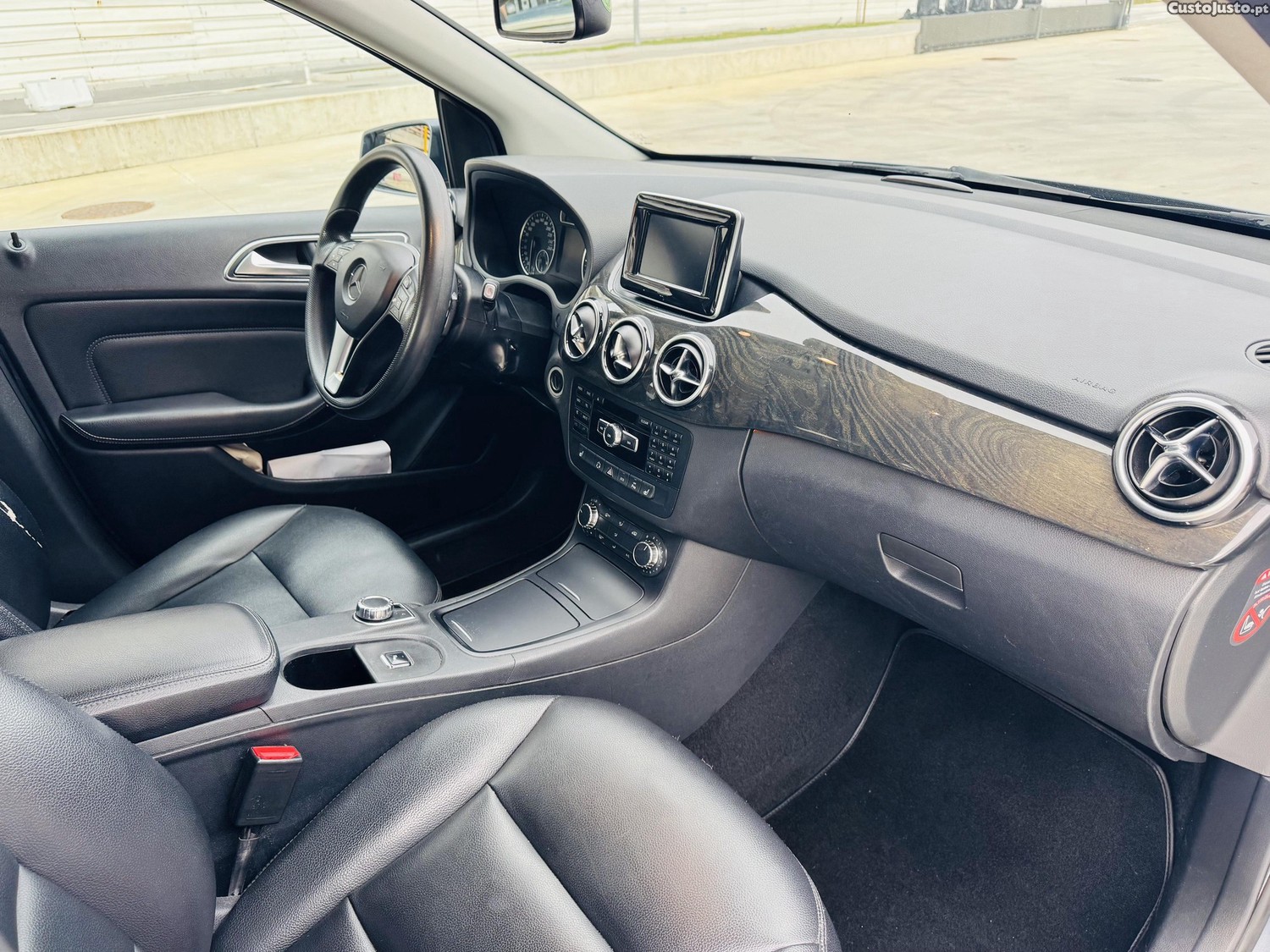 Mercedes-Benz B 180 Caixa automática 7v - 14 foto 5