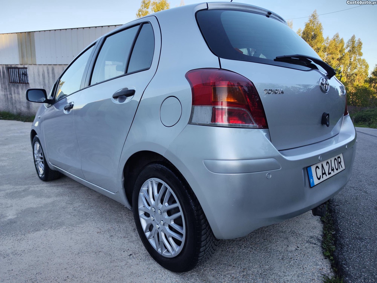 Toyota Yaris 1.33vvti 16v - 101cv - Caixa 6 vel. — fotografia 9