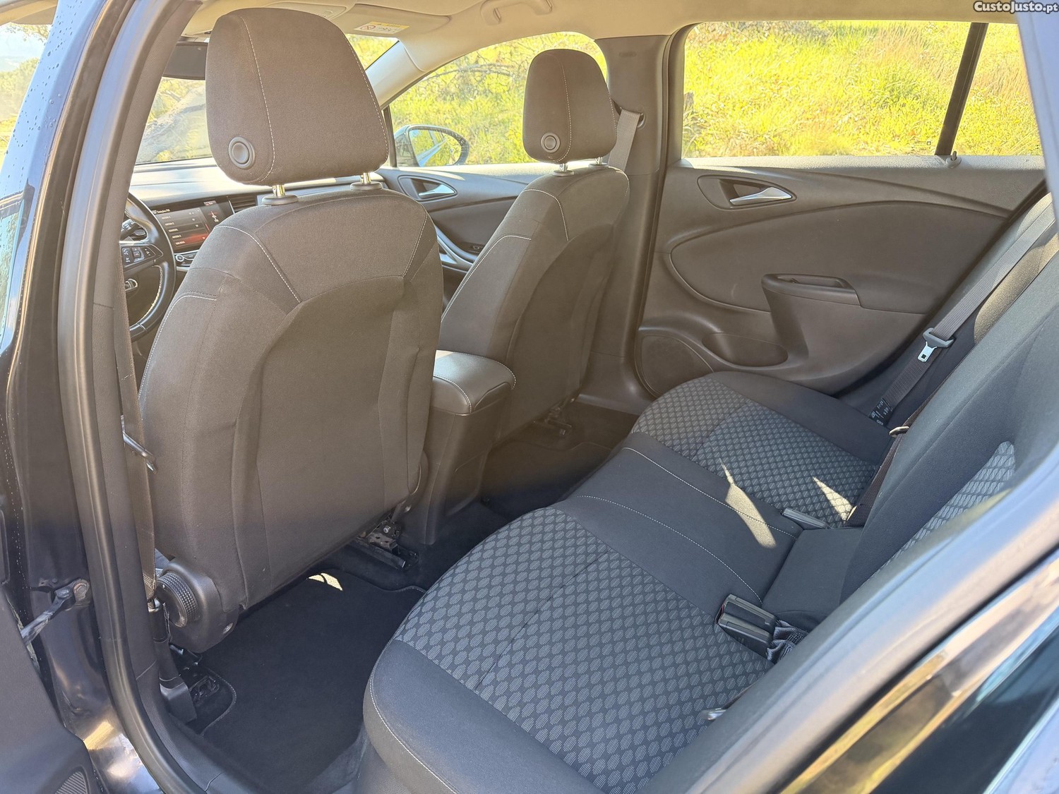 Opel Astra 1.6 CDTI — fotografia 7