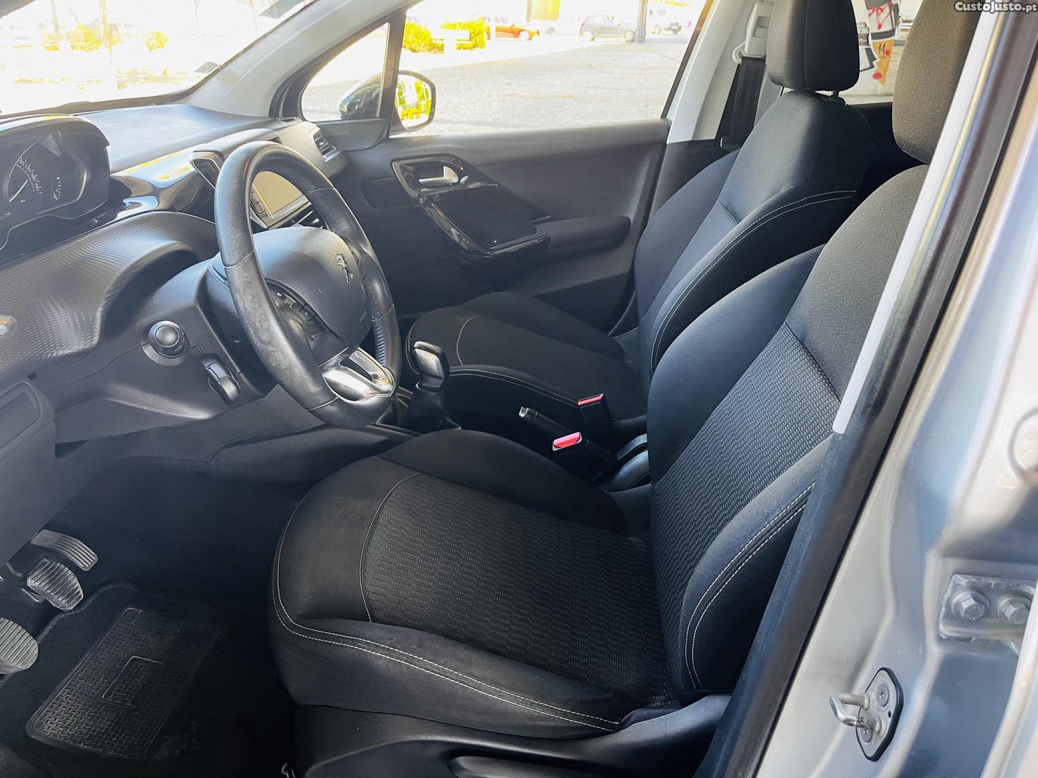 Peugeot 208 1.2 Style 82 Cv — fotografia 4