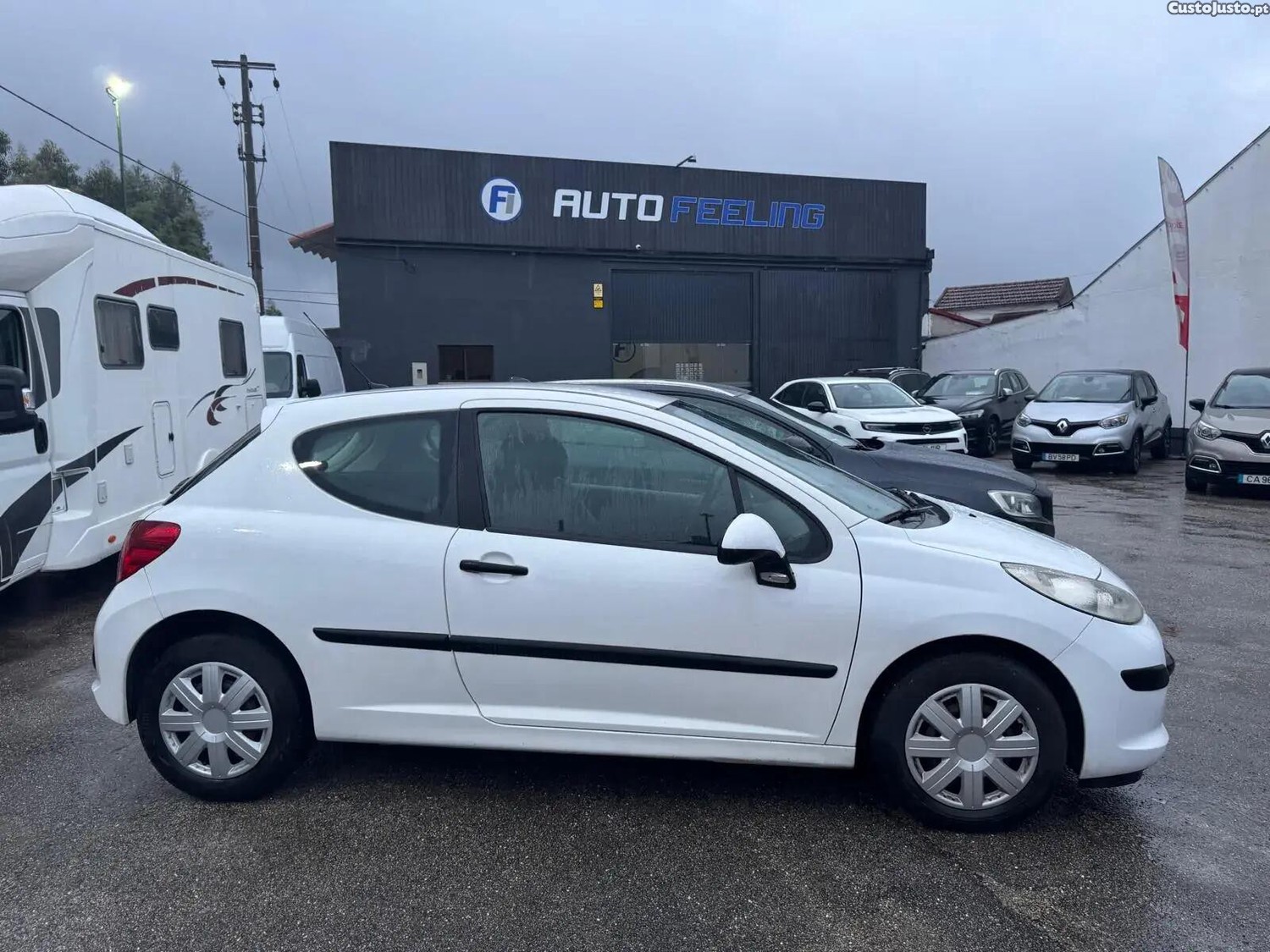 Peugeot 207 1.4 HDi Urban - 08 — photo 3