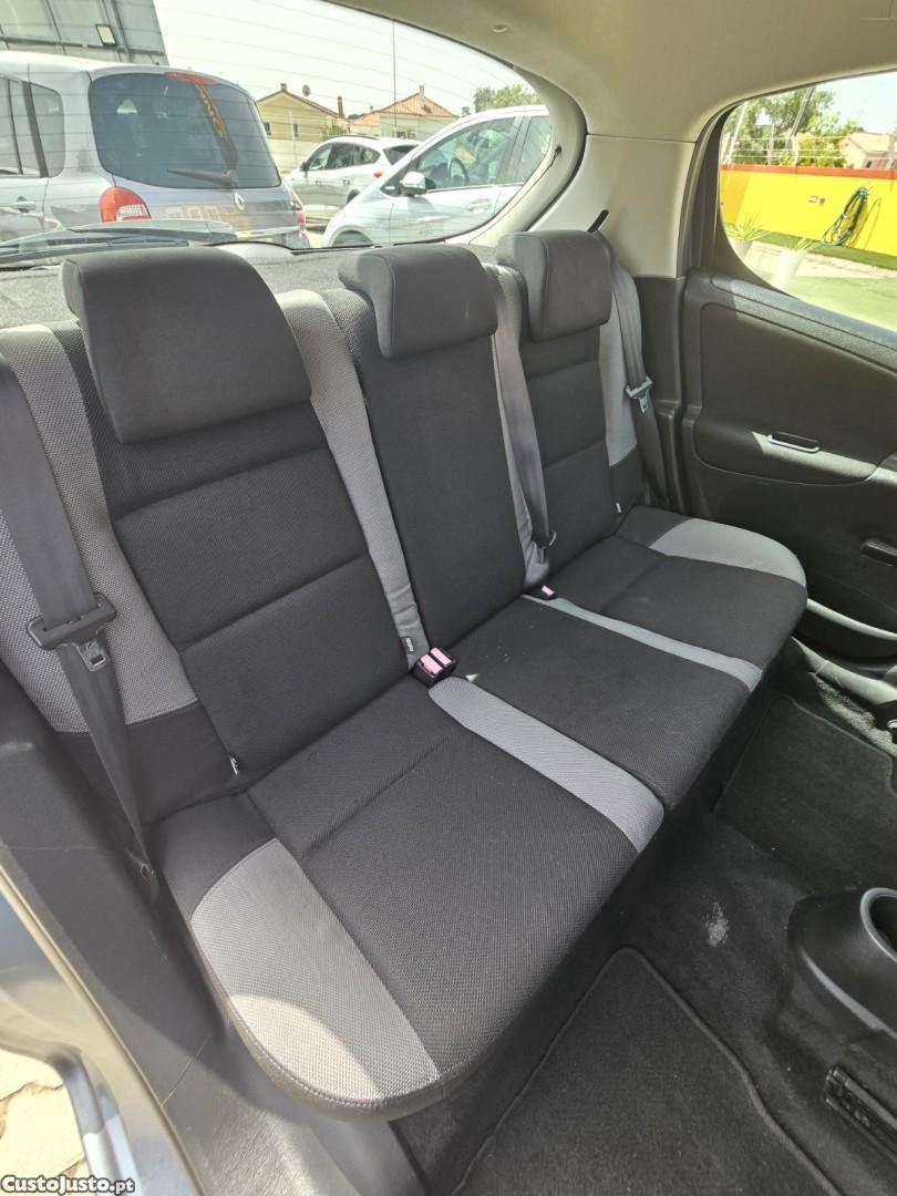 Peugeot 207 1.4 16V Trendy — fotografia 8