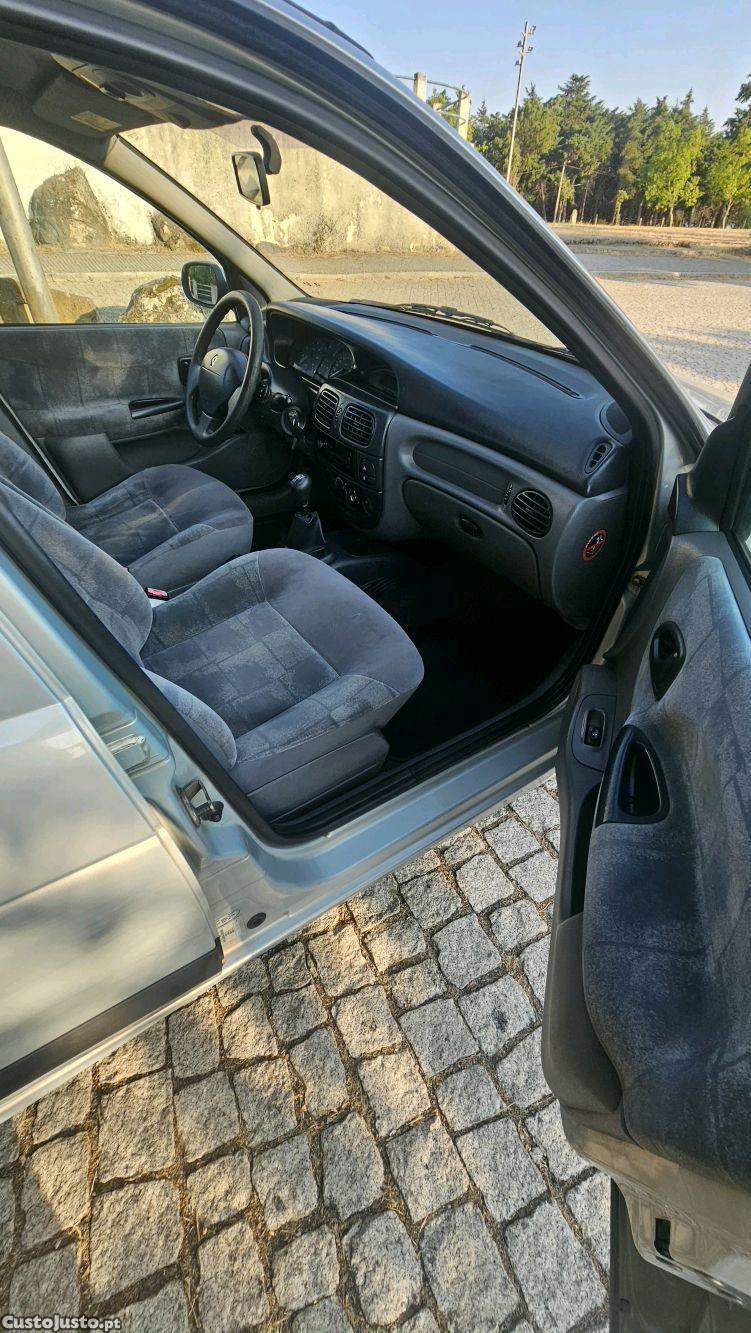 Renault Mégane 1.4 - 16v — fotografia 4