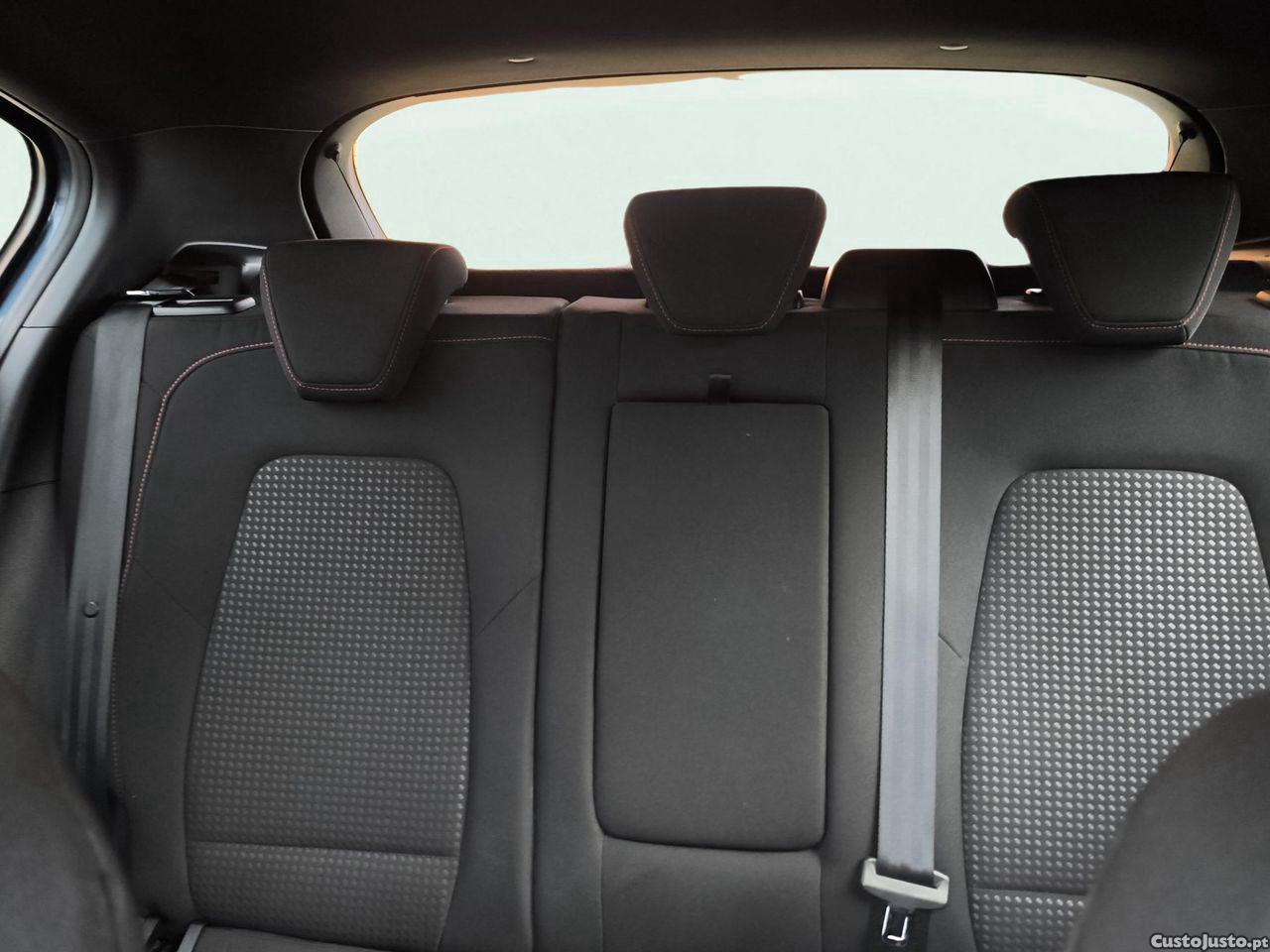 Ford Focus 1.0 EcoBoost MHEV ST-Line — fotografia 2
