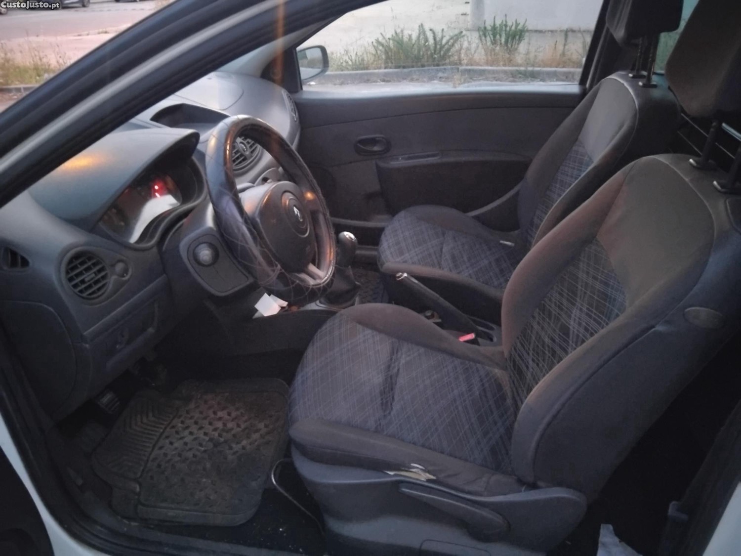 Renault Clio 1.5dci — fotografia 6