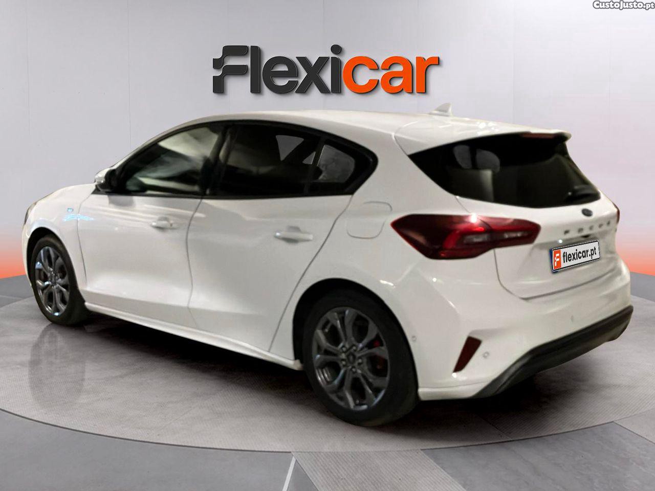 Ford Focus 1.0 EcoBoost MHEV ST-Line — fotografia 22
