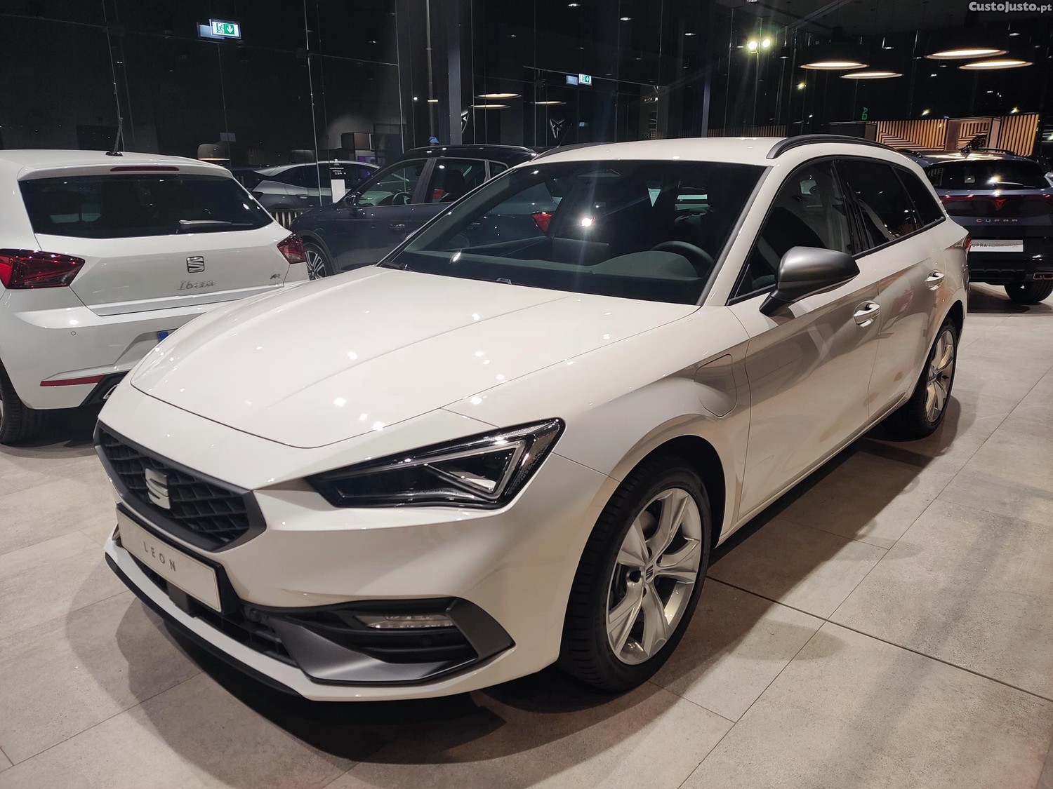 Seat Leon SportsTourer FR E-Hybrid 204 CV - Zero kms - 26 — photo 2