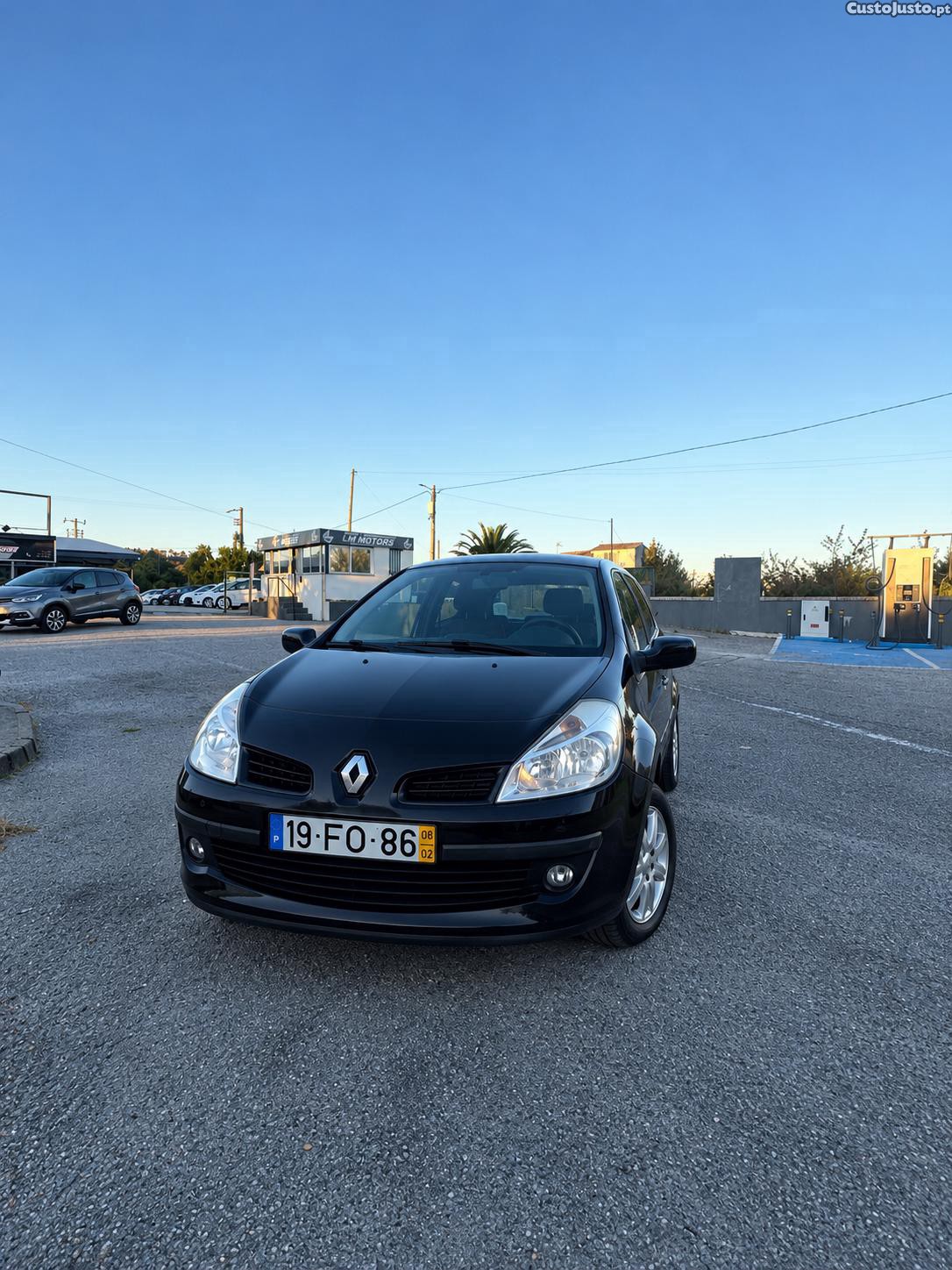 Renault Clio 1.5 dCi 85cv - Poucos Kms - 08 — photo 2