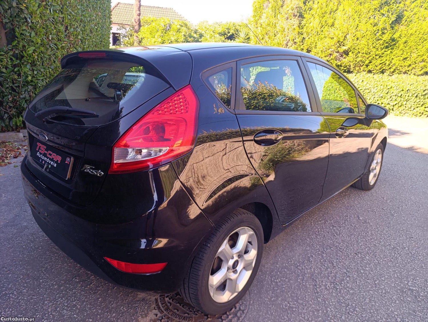 Ford Fiesta 1.200 iAC — fotografia 2