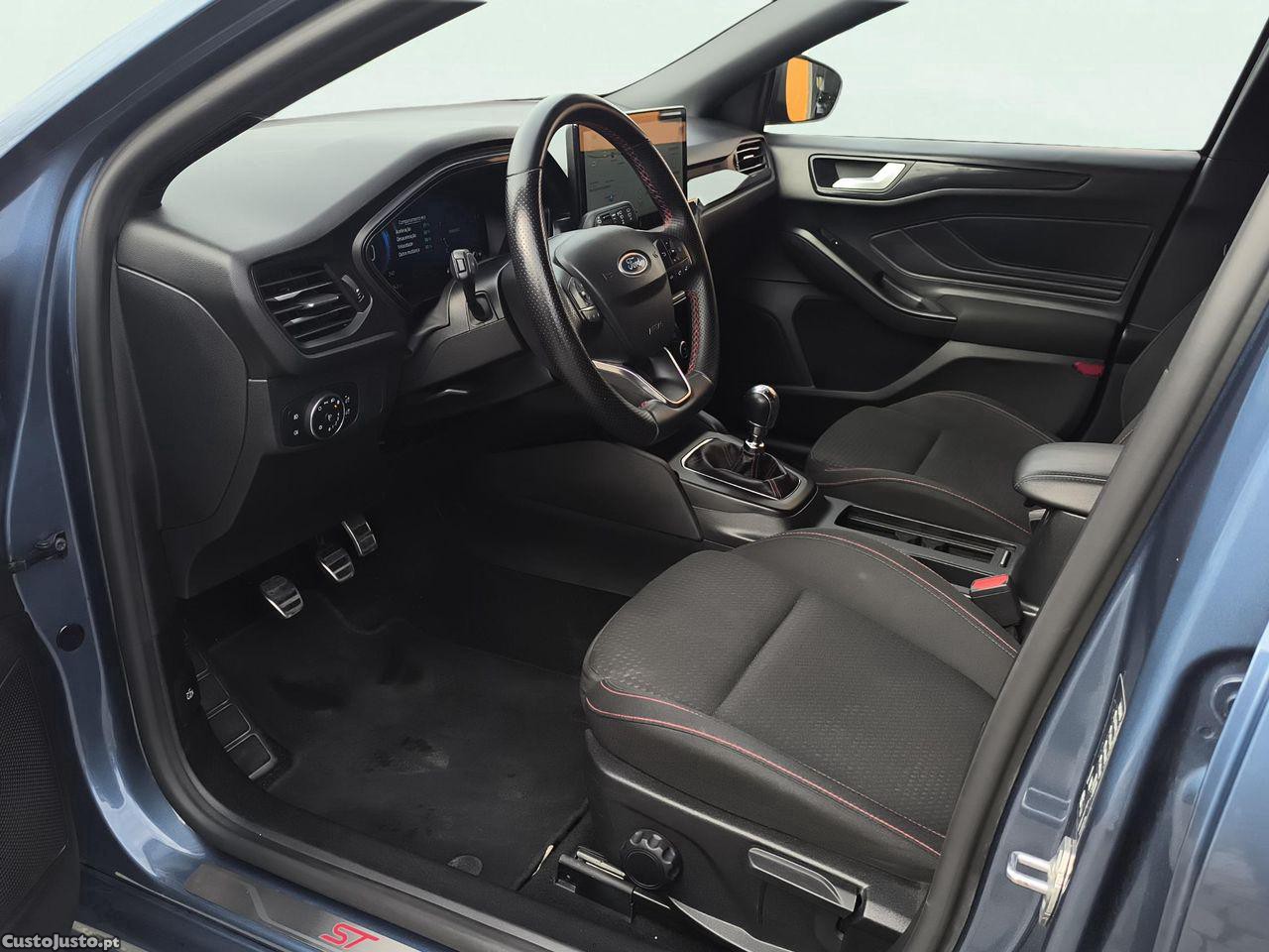 Ford Focus 1.0 EcoBoost MHEV ST-Line — fotografia 8