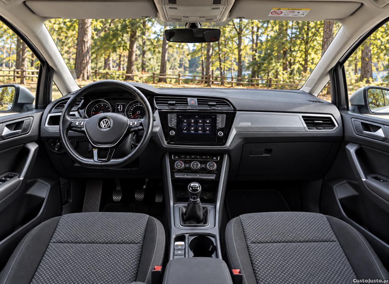 VW Tiguan Volkswagen Touran 1.6 TDI 110cv, de 2016 - 16 — photo 5
