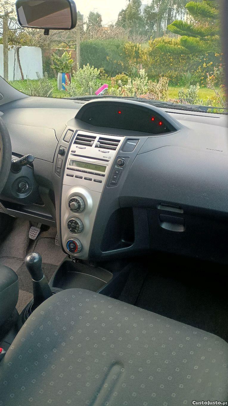 Toyota Yaris VVTI (motor de corrente) — fotografia 7