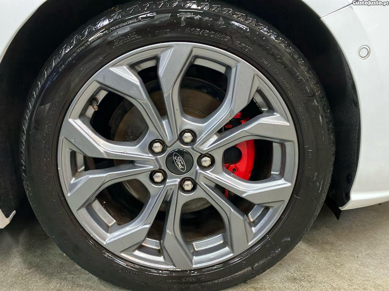 Ford Focus 1.0 EcoBoost MHEV ST-Line — fotografia 16
