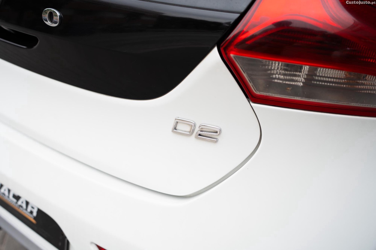 Volvo V40 D2 R Design — fotografia 14