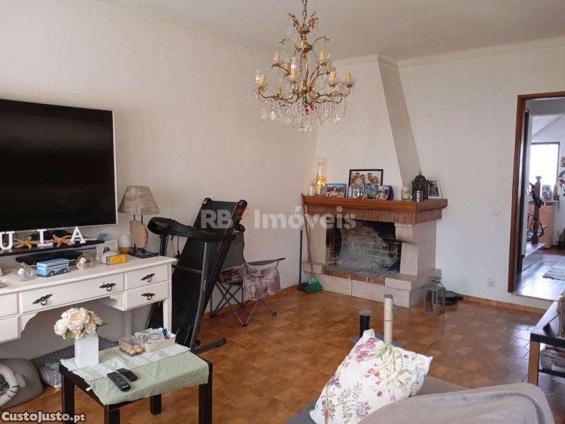 Moradia T3 Isolada, Com Garagem, Próxima De...