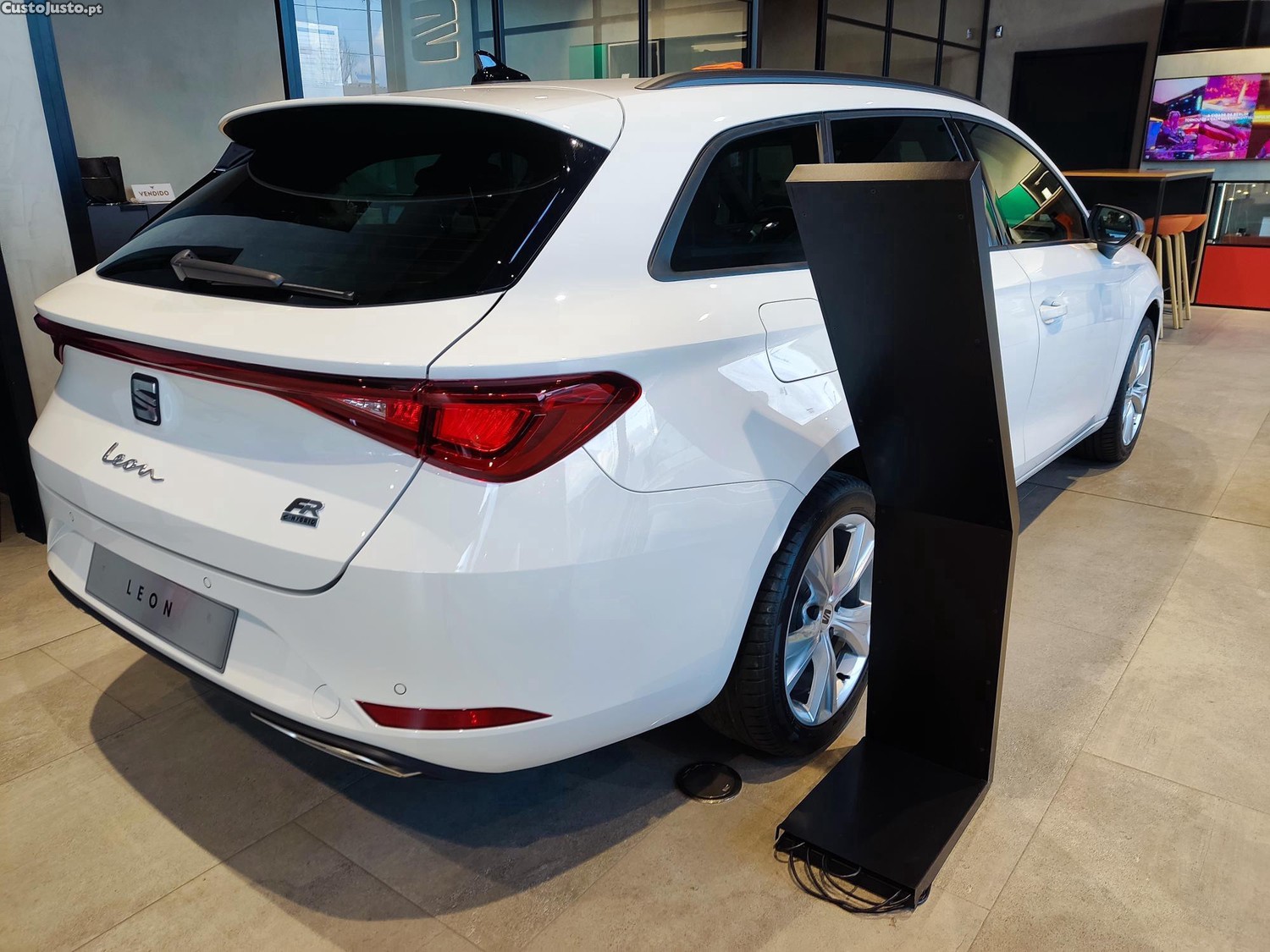 Seat Leon SportsTourer FR E-Hybrid 204 CV - Zero kms - 26 — photo 3