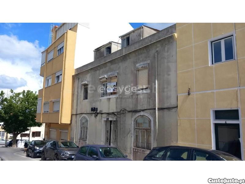 Excelente Edifício Localizado Na Zona Histórica...