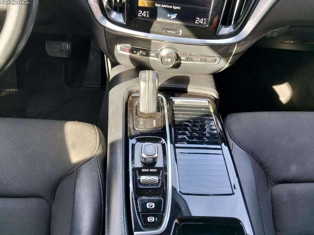 Volvo V60 2.0 T8 AWD TE Momentum — fotografia 5