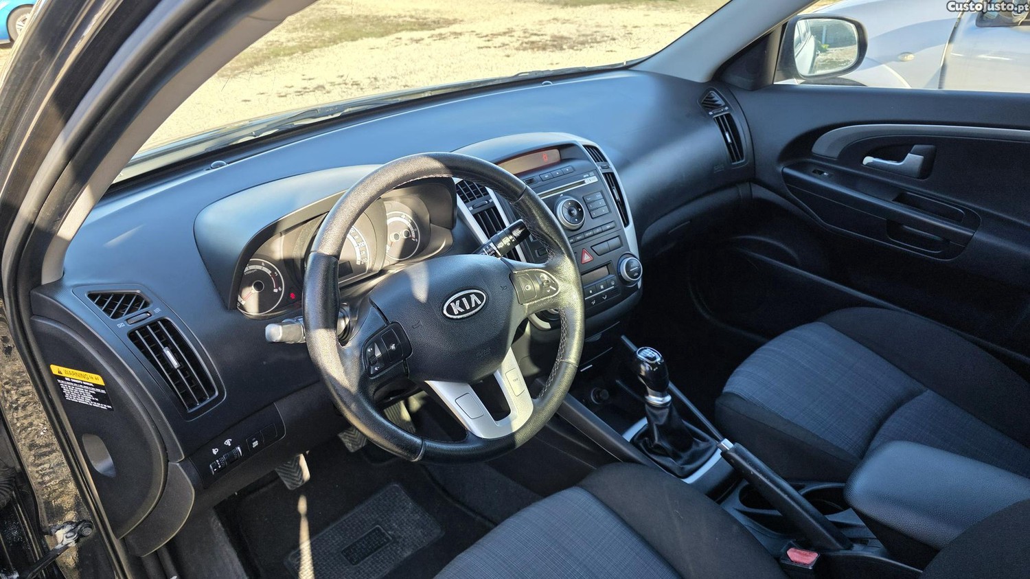 Kia Ceed SW 1.6 CRDi 16V 115cv — photo 5