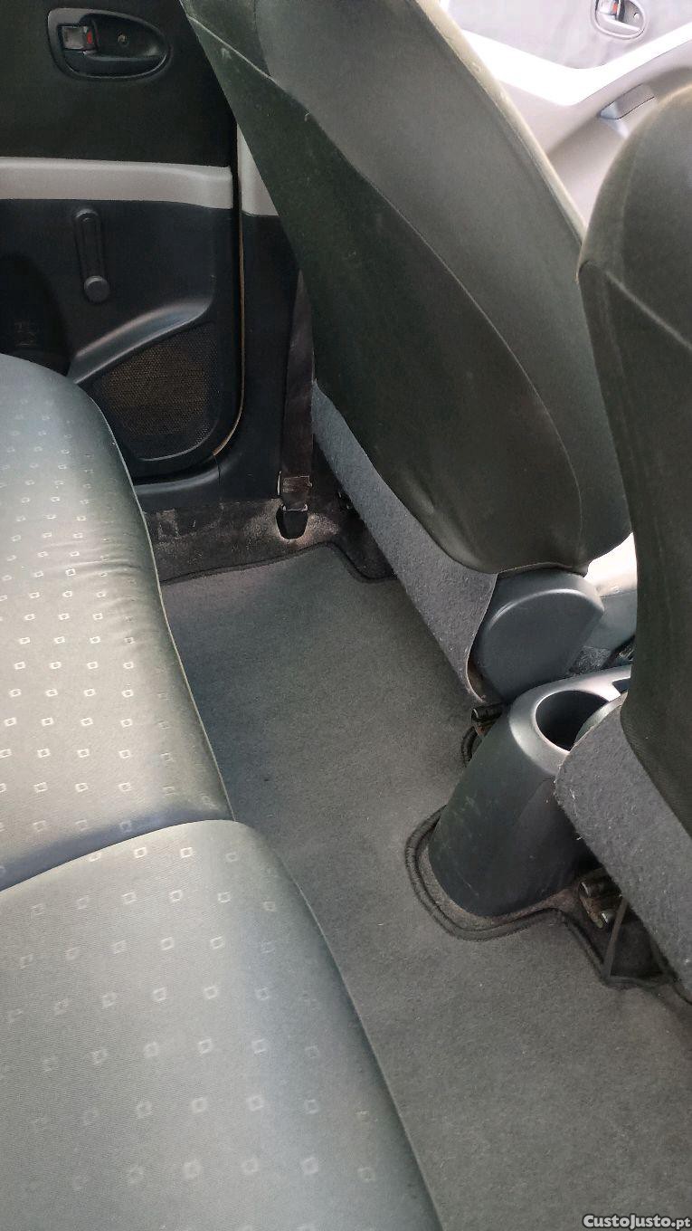 Toyota Yaris VVTI (motor de corrente) — fotografia 6