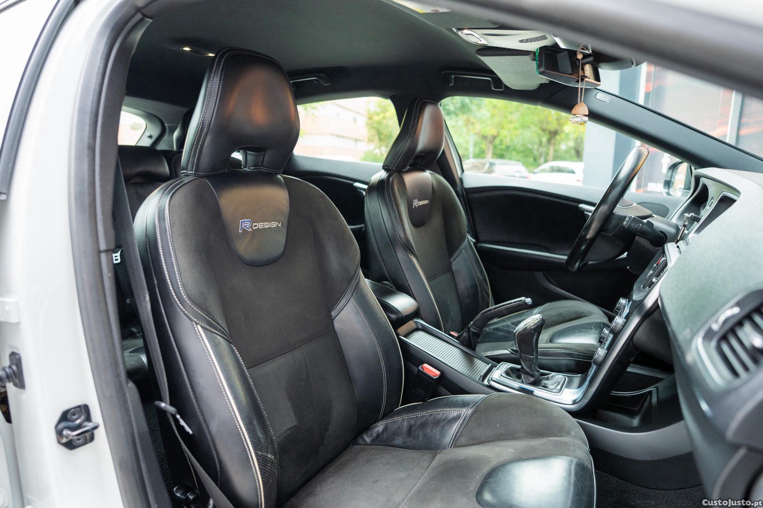 Volvo V40 D2 R Design — fotografia 9