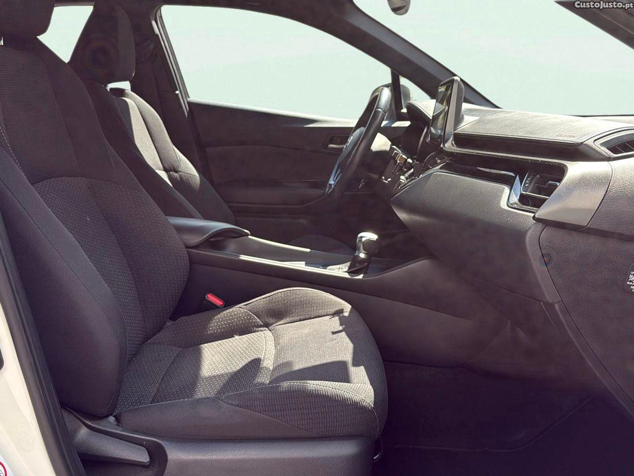 Toyota C-HR 1.8 Hybrid Comfort — fotografia 5