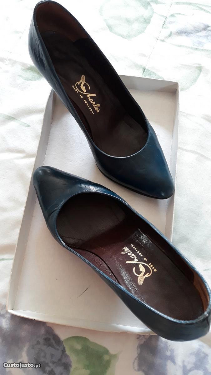 Sapatos azuis, da Sapataria Charles