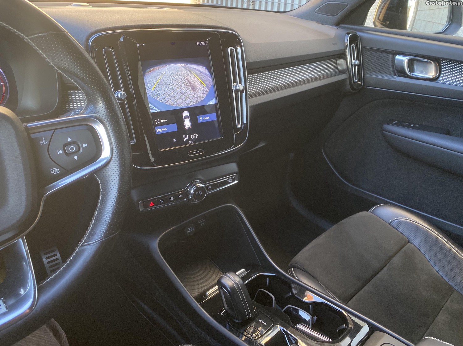 Volvo XC 40 R-Design AWD 190Cv — fotografia 2