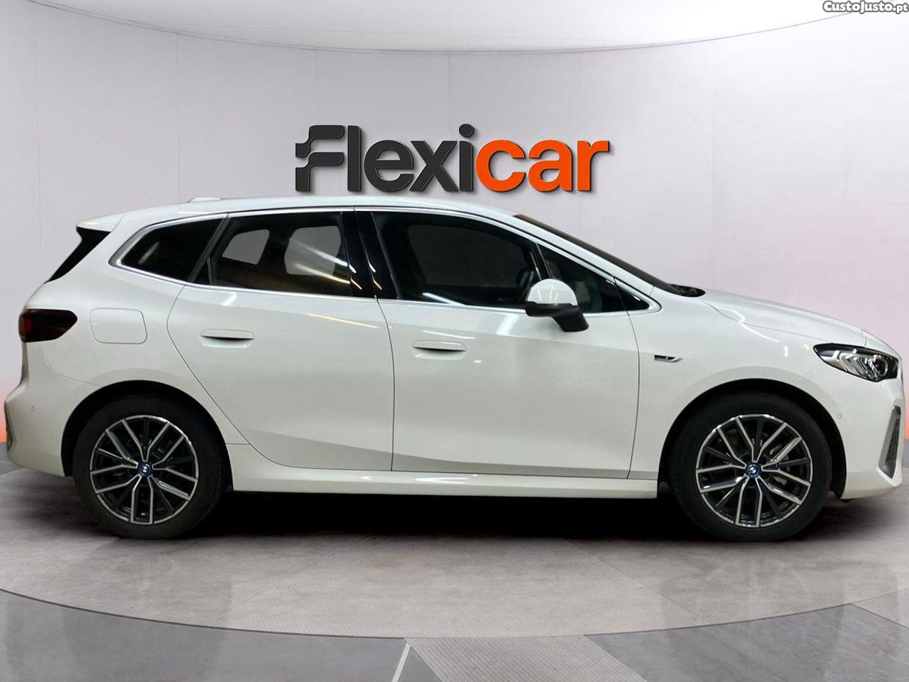 BMW 225 Active Tourer XE e xDrive Pack Desportivo M — fotografia 22
