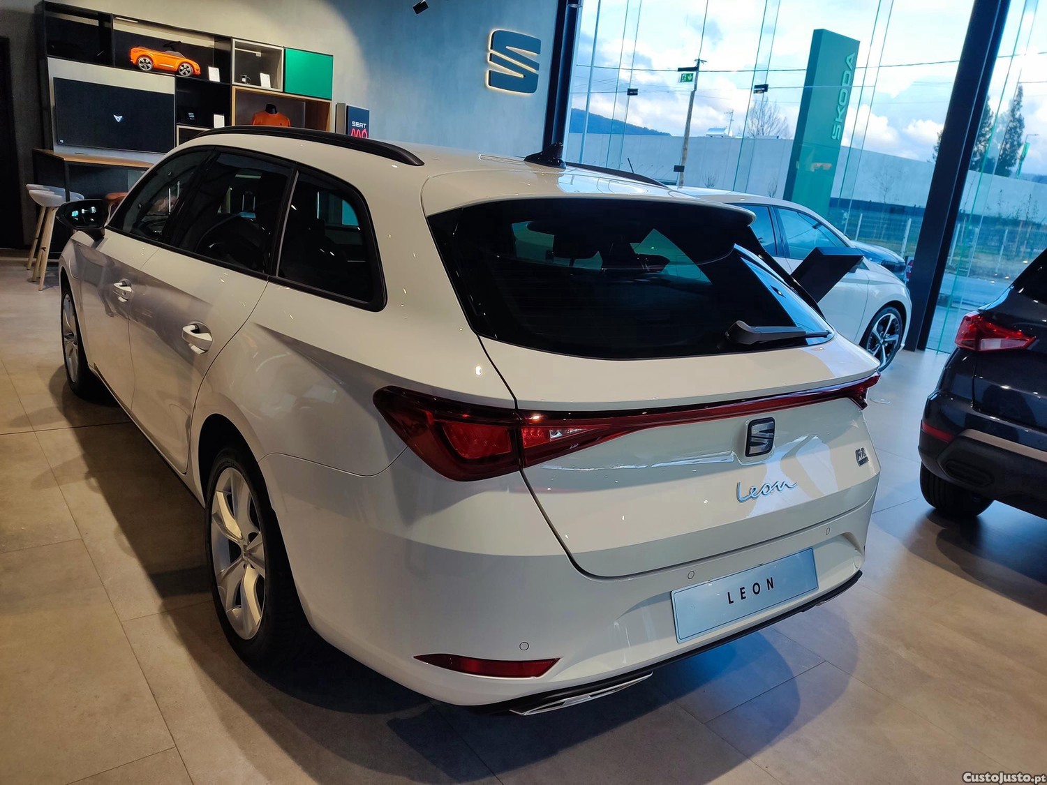 Seat Leon SportsTourer FR E-Hybrid 204 CV - Zero kms - 26 — photo 4