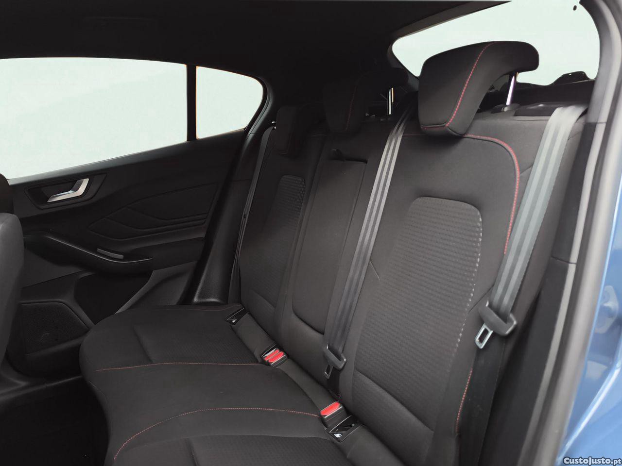 Ford Focus 1.0 EcoBoost MHEV ST-Line — fotografia 3