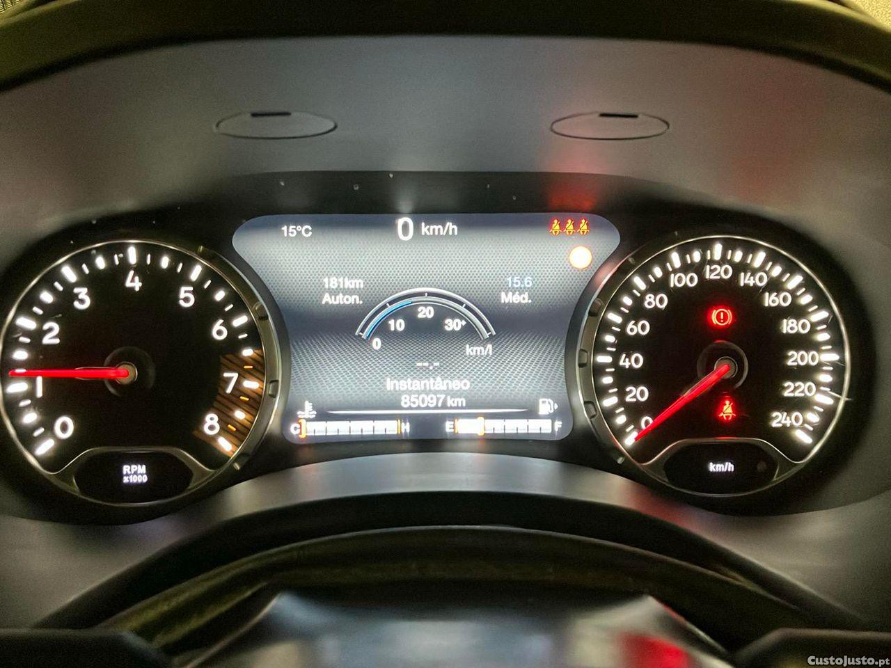 Jeep Renegade 1.0 T Longitude — fotografia 13