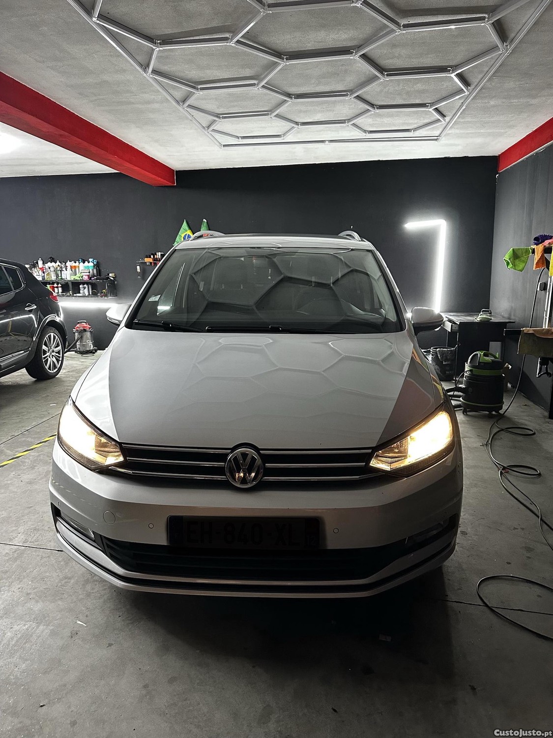 VW Tiguan Volkswagen Touran 1.6 TDI 110cv, de 2016 - 16 — photo 3