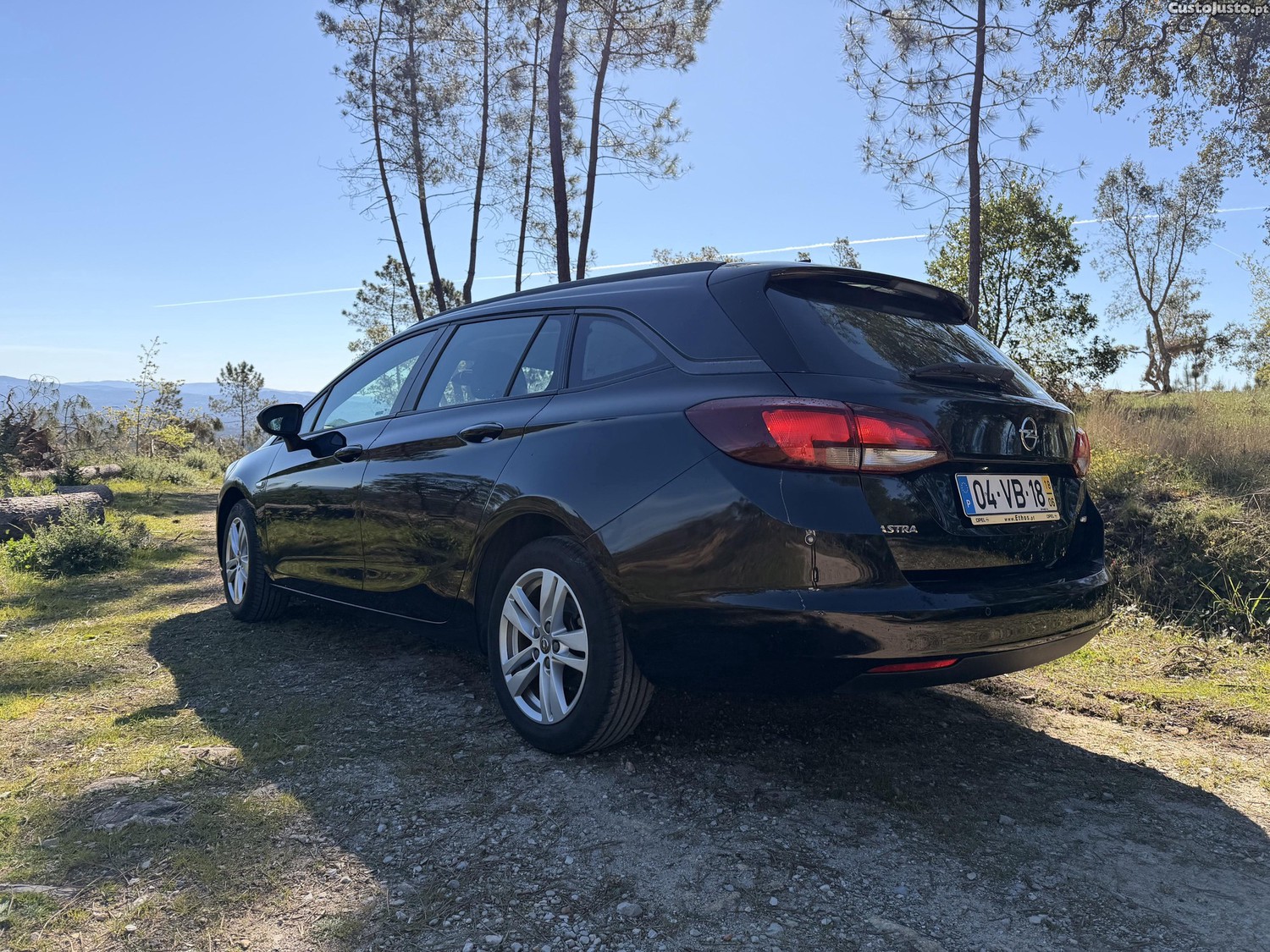 Opel Astra 1.6 CDTI — fotografia 11