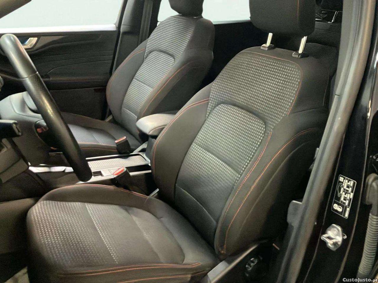 Ford Kuga 1.5 TDCi EcoBlue ST-Line — fotografia 8