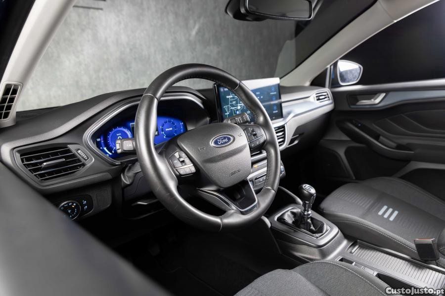 Ford Focus 1.0 EcoBoost MHEV Ac — fotografia 18