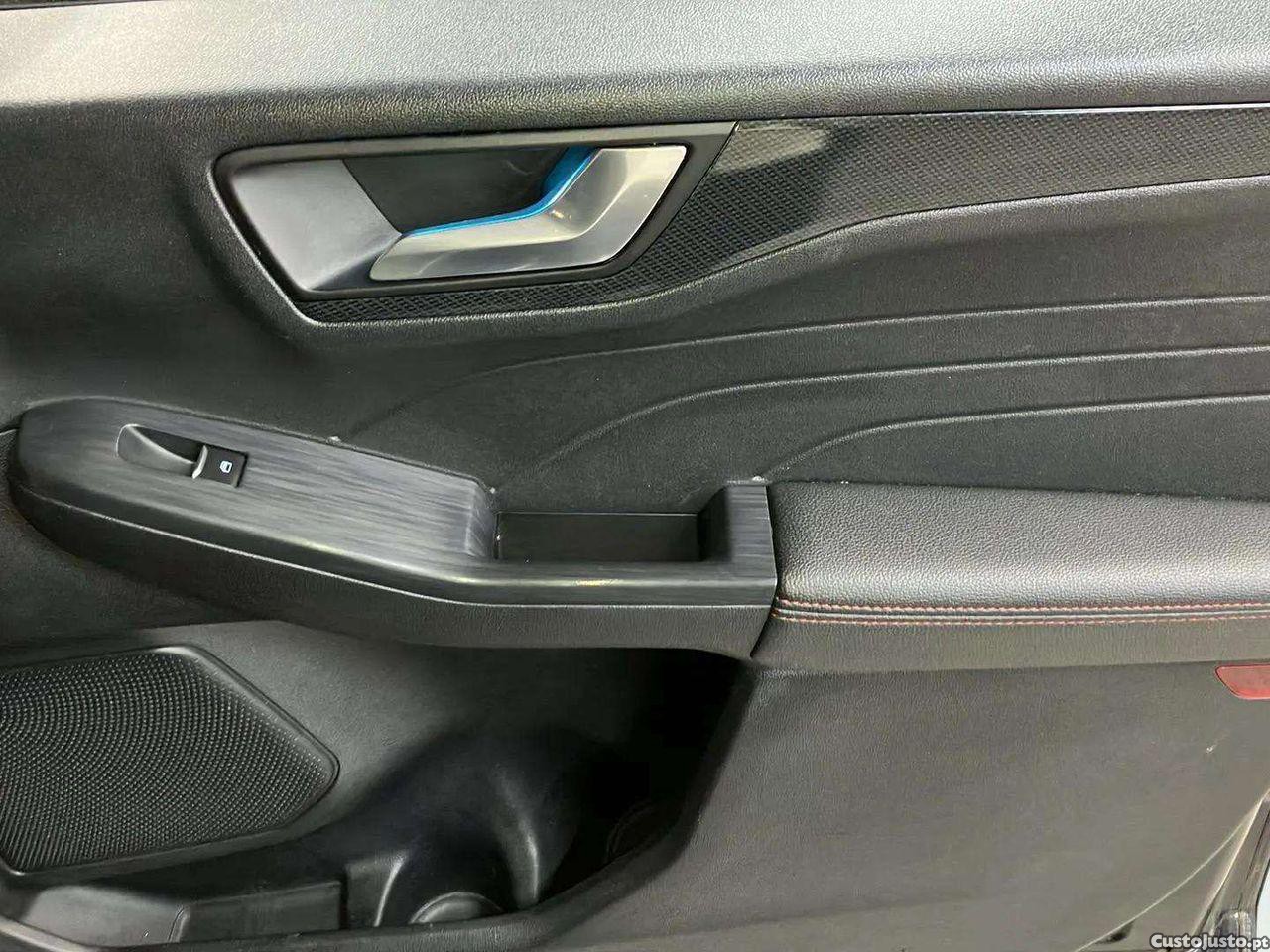 Ford Kuga 1.5 TDCi EcoBlue ST-Line — fotografia 2