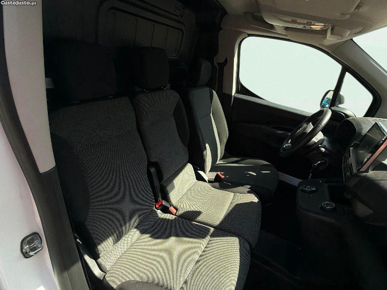 Citroën Berlingo 1.2 PureTechEAT8 — fotografia 3
