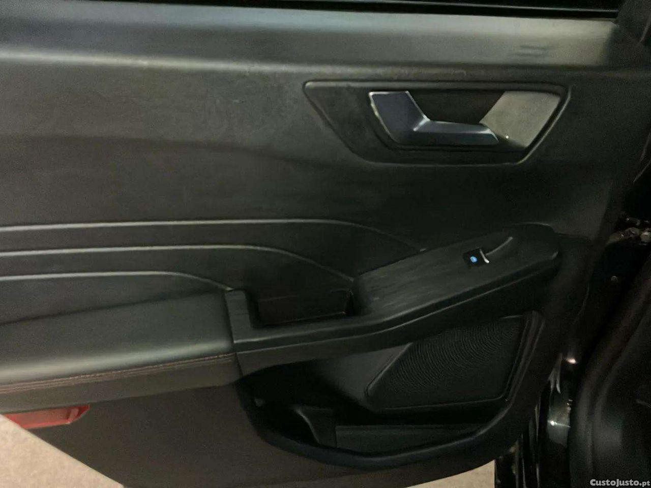 Ford Kuga 1.5 TDCi EcoBlue ST-Line — fotografia 3