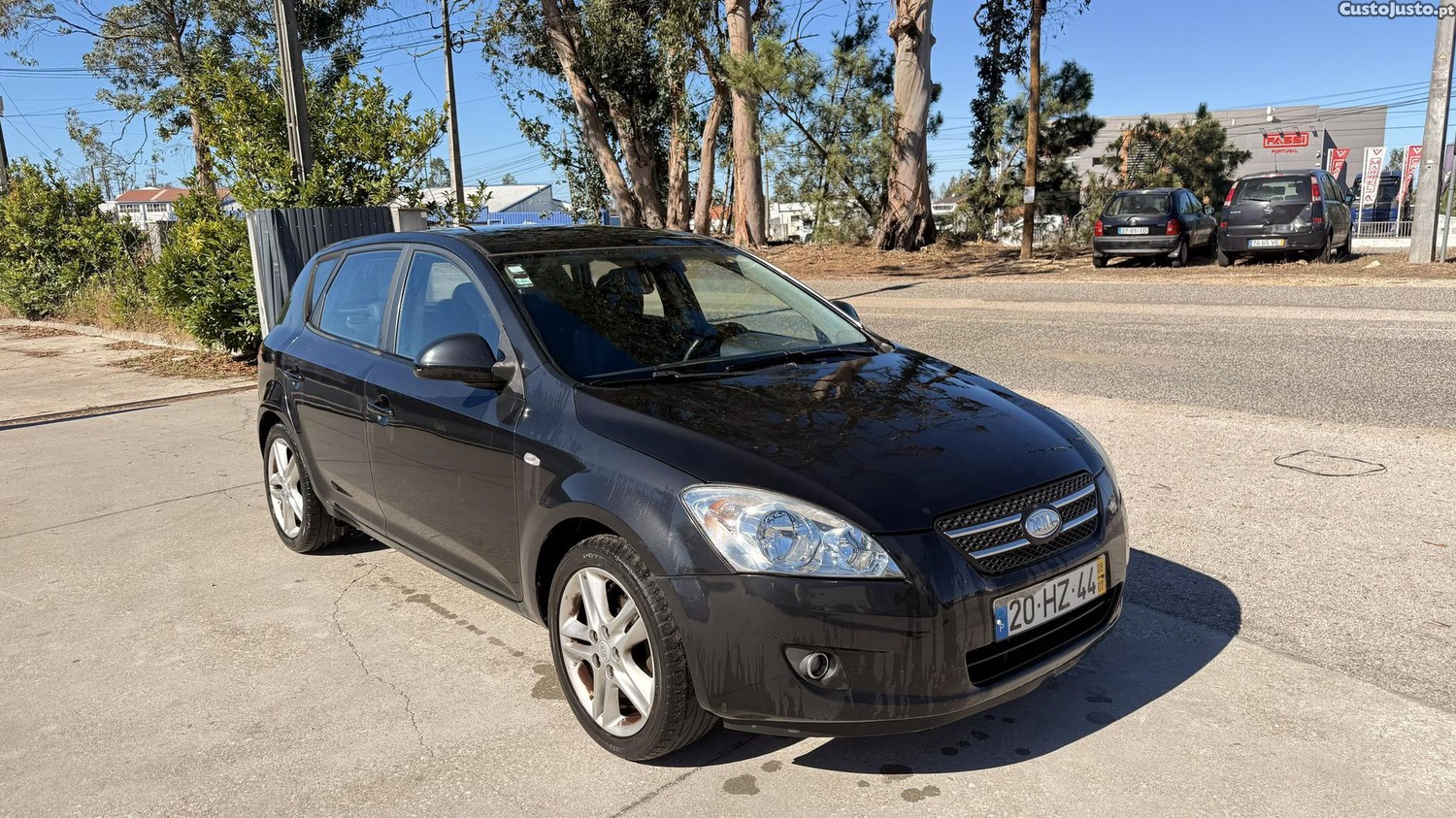 Kia Ceed 1.6 CRDI de 2009 - 09 — photo 2