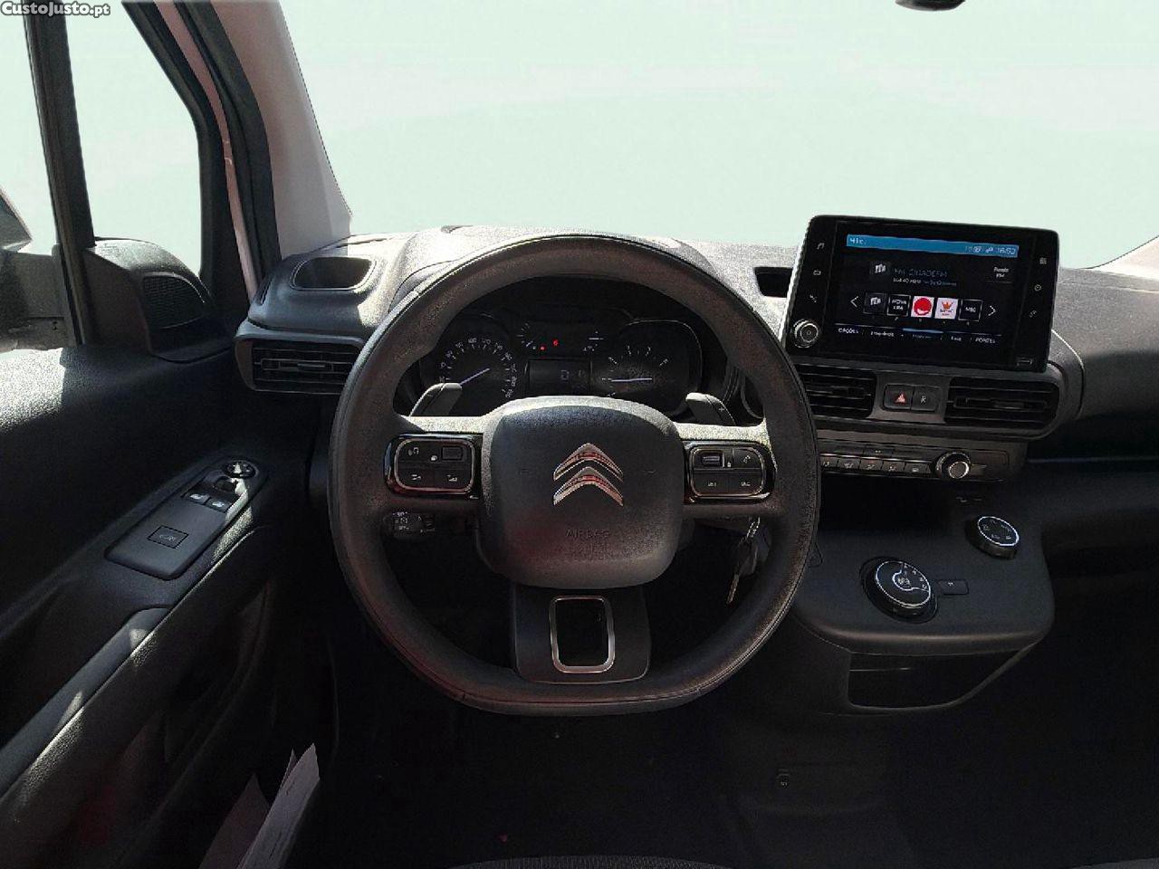 Citroën Berlingo 1.2 PureTechEAT8 — fotografia 7