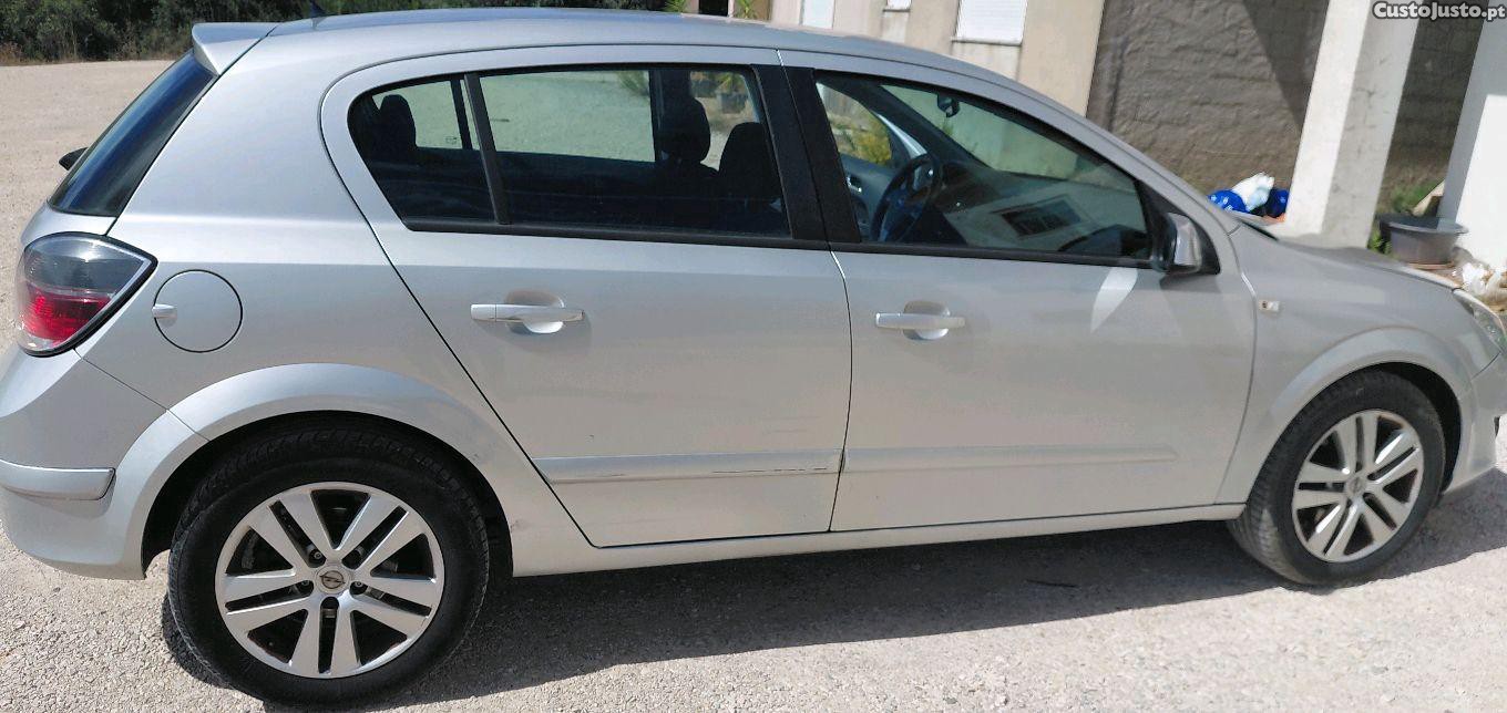 Opel Astra 1.7 cdti 125cv — photo 3