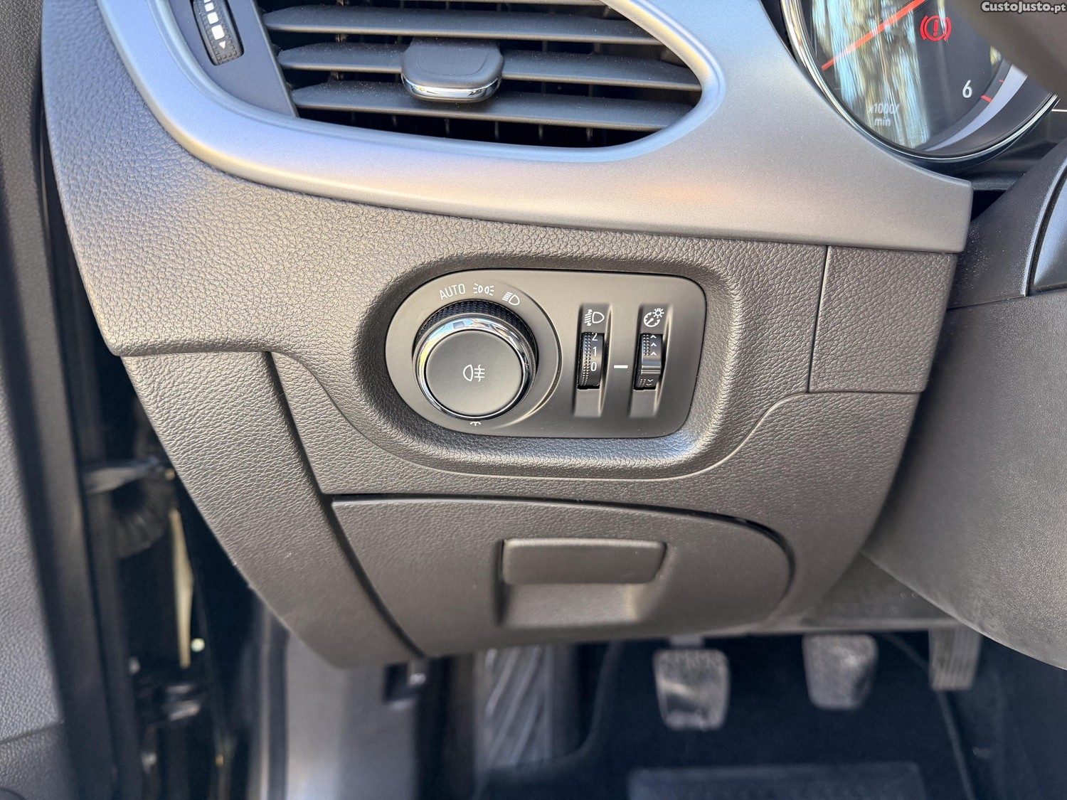 Opel Astra 1.6 CDTI — fotografia 2