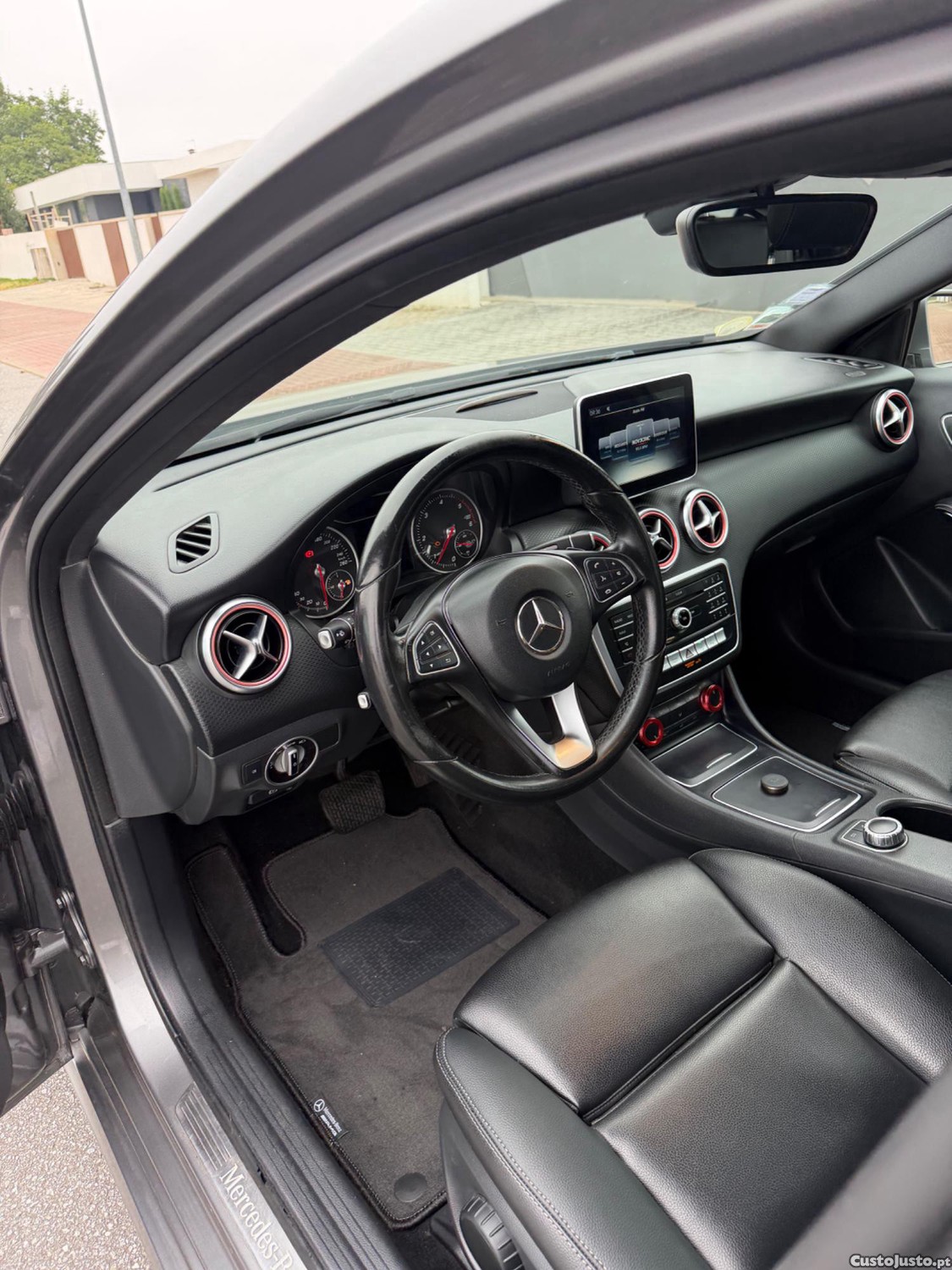Mercedes-Benz A 180 d Automático — fotografia 5