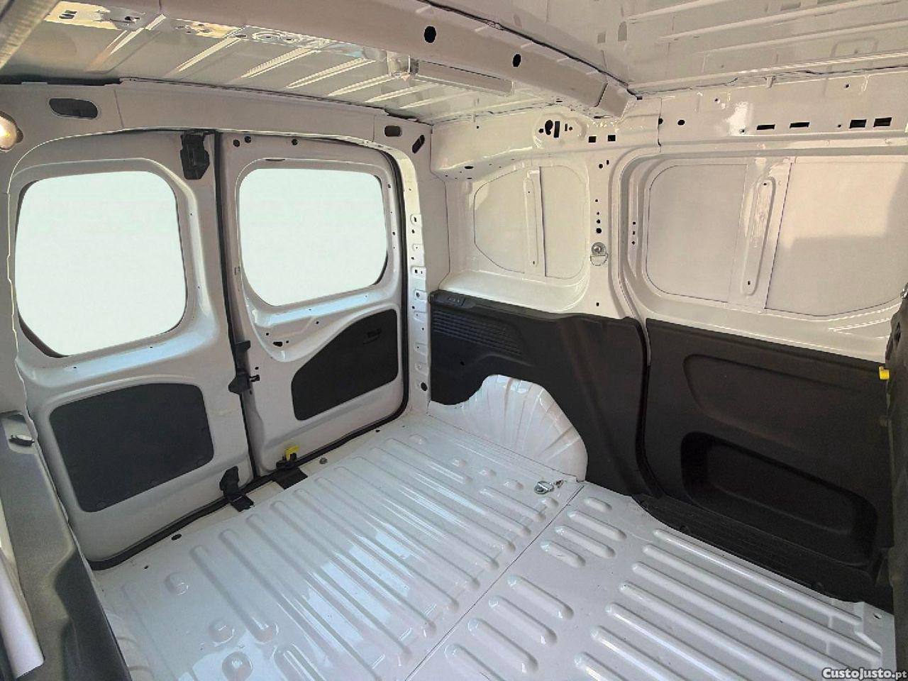 Citroën Berlingo 1.2 PureTechEAT8 — fotografia 2